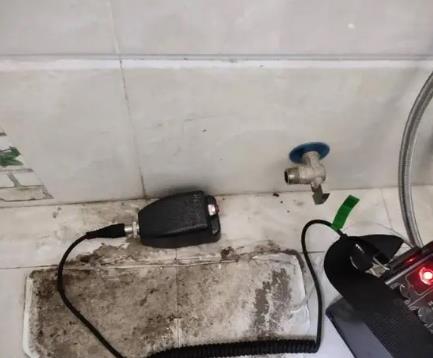 新华屋顶漏水维修公司分享下卫生间漏水的危害及解决方法